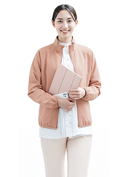 くすみカラーのスタッフジャンパー MJ0085 スモーキーピンク Sサイズ 女性モデル（身長158cm）