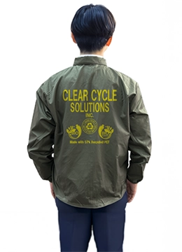 くすみカラーのスタッフジャンパー MJ0085 オリーブ Lサイズ 男性モデル（身長176cm）