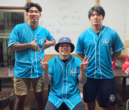 ユニフォーム用のオリジナルTシャツを作成いただきました。